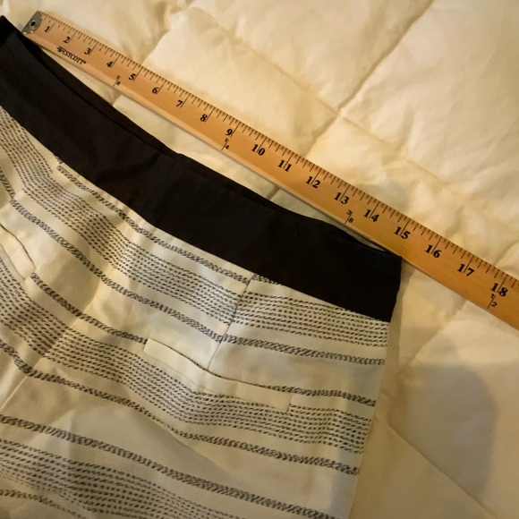 LOFT Black and White Striped High Waist Shorts Side Pockets And Zipper Size 6 - Picture 6 of 8